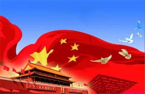 夏季的时尚女孩